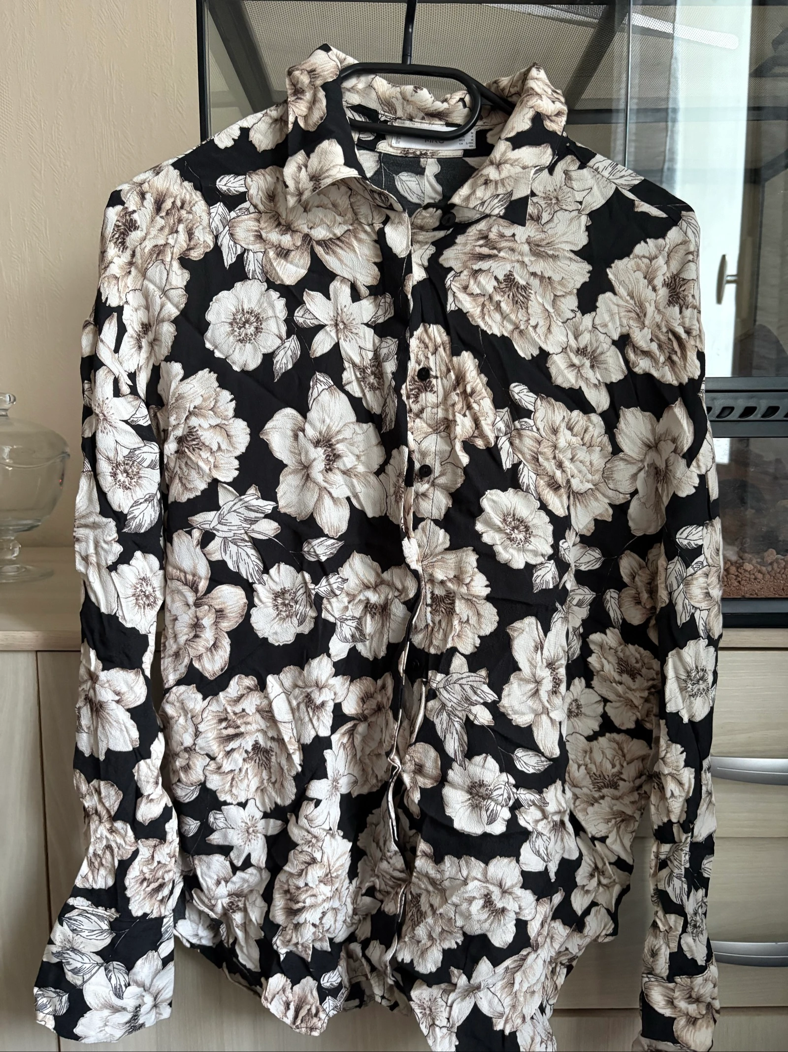 Chemisier femme M noir à fleurs blanches Mango